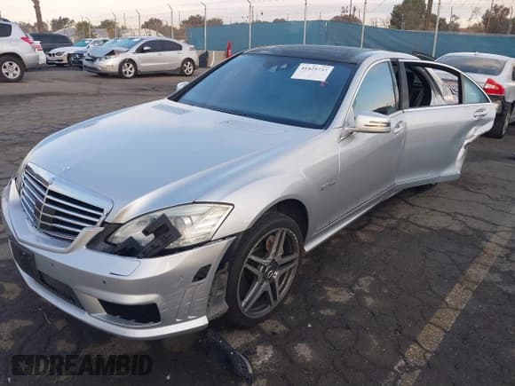 ✅ 2010 Mercedes-Benz S 63 AMG • VIN: WDDNG7HB9AA283595 • Лот: 41425737. Опубликован ранее на IAAI с пробегом 125 940 миль. Бесплатный доступ к архиву аукционных продаж из США и подробный отчёт об истории автомобиля на DreamBid. Изображение 2.