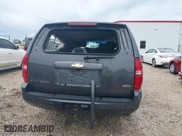 ✅ 2010 Chevrolet Suburban LS • VIN: 1GNUCHE07AR213838 • Lot: 42523274. Listed on IAAI with 251,109 mi. Free auction sales archive from the USA and detailed vehicle history report at DreamBid. Image 16.