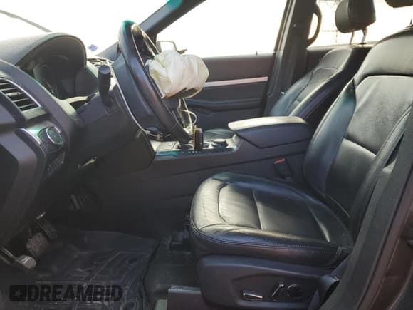 ✅ 2016 Ford Explorer XLT • VIN: 1FM5K8D84GGB00386 • Lot: 92133835. Wystawiony na Copart z przebiegiem 136 475 mil. Bezpłatny archiwum sprzedaży aukcyjnych z USA i szczegółowy raport historii pojazdu na DreamBid. Zdjęcie 7.