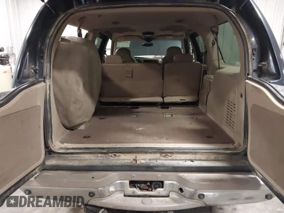 ✅ 2000 Ford Excursion Limited • VIN: 1FMNU43S2YED08358 • Лот: 42937370. Опубликован ранее на IAAI с пробегом 225 543 миль. Бесплатный доступ к архиву аукционных продаж из США и подробный отчёт об истории автомобиля на DreamBid. Изображение 18.