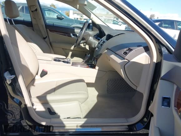 ✅ 2011 Mercedes-Benz C 300 Sport • VIN: WDDGF5EB8BR177257 • Лот: 43715901. Опубликован ранее на IAAI с пробегом 59 231 миль. Бесплатный доступ к архиву аукционных продаж из США и подробный отчёт об истории автомобиля на DreamBid. Изображение 5.