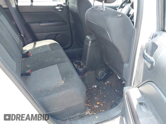 ✅ 2016 Jeep Patriot Latitude • VIN: 1C4NJRFBXGD782116 • Lot: 42429131. Listed on IAAI with 147,326 mi. Free auction sales archive from the USA and detailed vehicle history report at DreamBid. Image 8.