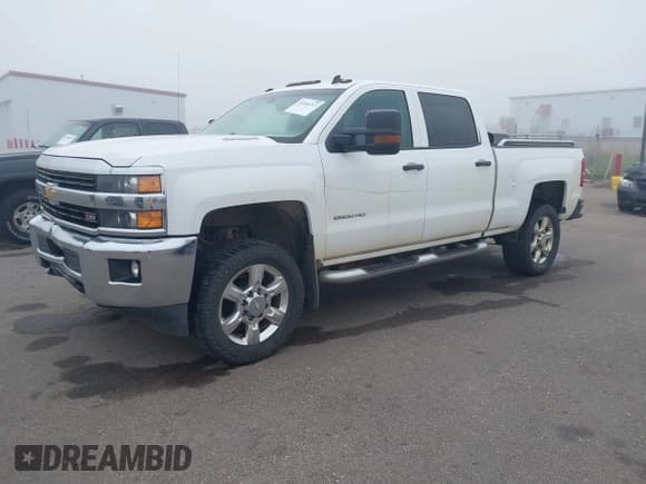 ✅ 2015 Chevrolet Silverado 2500HD LT • VIN: 1GC1KVE84FF170975 • Lot: 43166213. Listed on IAAI with 197,747 mi. Free auction sales archive from the USA and detailed vehicle history report at DreamBid. Image 2.
