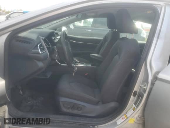 2018 Toyota Camry SE with VIN 4T1B11HKXJU593177, listed as a Copart auction lot 81925915 with 238,534 mi miles and Clean title. Bid and sale history available at DreamBid. Image 7.