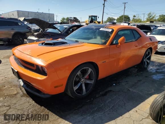 2014 Dodge Challenger R/T 100th Anniversary Appearance z VIN 2C3CDYBT7EH231394, wystawiony jako Copart lot #73204334 z przebiegiem 76 431 mil mil oraz Szkoda całkowita • Salvage title. Historia ofert i sprzedaży dostępna na DreamBid. Obrazek 1.