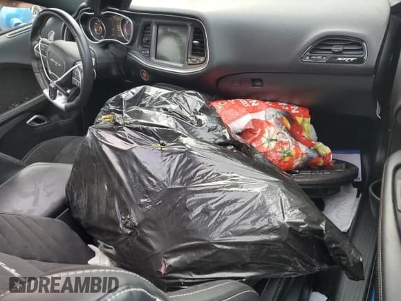 ✅ 2015 Dodge Challenger SRT 392 • VIN: 2C3CDZDJXFH905945 • Lot: 87290495. Wystawiony na Copart z przebiegiem 28 768 mil. Bezpłatny archiwum sprzedaży aukcyjnych z USA i szczegółowy raport historii pojazdu na DreamBid. Zdjęcie 8.