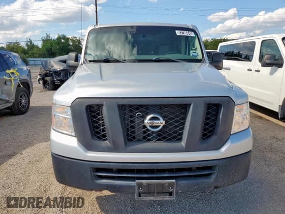 ✅ 2018 Nissan NV NV3500 HD S • VIN: 5BZBF0AA7JN851828 • Lot: 83766045. Wystawiony na Copart z przebiegiem 17 525 mil. Bezpłatny archiwum sprzedaży aukcyjnych z USA i szczegółowy raport historii pojazdu na DreamBid. Zdjęcie 5.