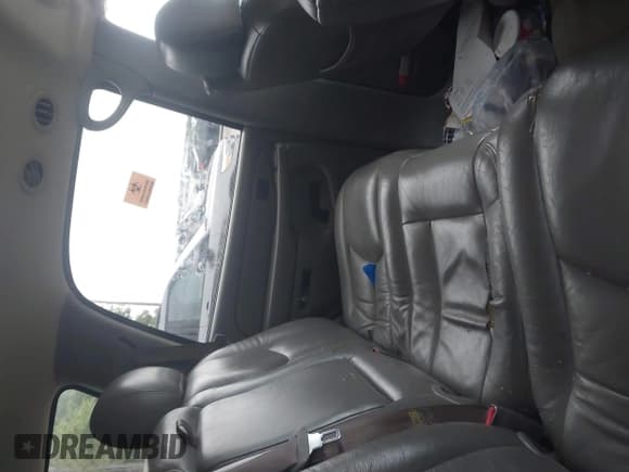 ✅ 2004 Chevrolet Tahoe LS • VIN: 1GNEC13VX4R150538 • Lot: 43490328. Wystawiony na IAAI z przebiegiem Nie podano. Bezpłatny archiwum sprzedaży aukcyjnych z USA i szczegółowy raport historii pojazdu na DreamBid. Zdjęcie 8.