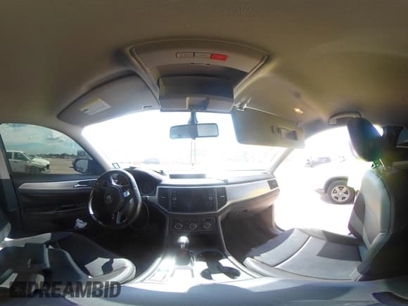 ✅ 2018 Volkswagen Atlas SE • VIN: 1V2CR2CA4JC543935 • Lot: 43322923. Wystawiony na IAAI z przebiegiem 147 074 mil. Bezpłatny archiwum sprzedaży aukcyjnych z USA i szczegółowy raport historii pojazdu na DreamBid. Zdjęcie 18.