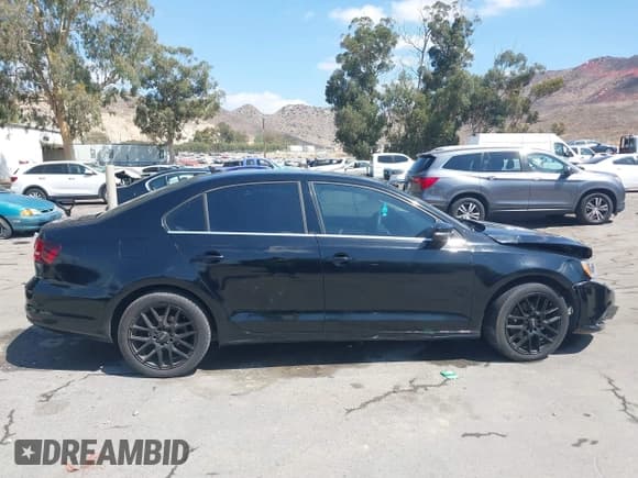 ✅ 2016 Volkswagen Jetta SEL • VIN: 3VWL17AJXGM211141 • Lot: 43153216. Wystawiony na IAAI z przebiegiem 120 238 mil. Bezpłatny archiwum sprzedaży aukcyjnych z USA i szczegółowy raport historii pojazdu na DreamBid. Zdjęcie 13.