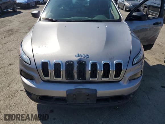 ✅ 2016 Jeep Cherokee Sport • VIN: 1C4PJLABXGW274231 • Lot: 71546155. Listed on Copart with 29,370 mi. Free auction sales archive from the USA and detailed vehicle history report at DreamBid. Image 12.