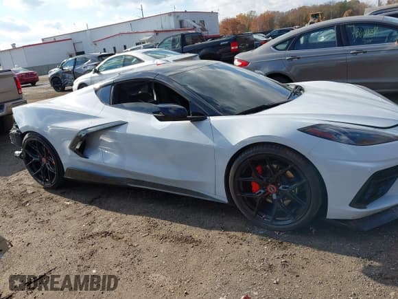 ✅ 2023 Chevrolet Corvette 2LT • VIN: 1G1YB2D46P5100292 • Lot: 43596131. Wystawiony na IAAI z przebiegiem 17 195 mil. Bezpłatny archiwum sprzedaży aukcyjnych z USA i szczegółowy raport historii pojazdu na DreamBid. Zdjęcie 13.