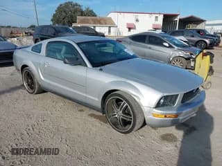✅ 2008 Ford Mustang Deluxe • VIN: 1ZVHT80N285201088 • Лот: 43778568. Опубликован ранее на IAAI с пробегом 69 735 миль. Бесплатный доступ к архиву аукционных продаж из США и подробный отчёт об истории автомобиля на DreamBid. Изображение 1.