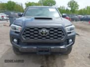 ✅ 2021 Toyota Tacoma SR5 • VIN: 3TYDZ5BNXMT003542 • Lot: 42190502. Wystawiony na IAAI z przebiegiem 40 083 mil. Bezpłatny archiwum sprzedaży aukcyjnych z USA i szczegółowy raport historii pojazdu na DreamBid. Zdjęcie 13.