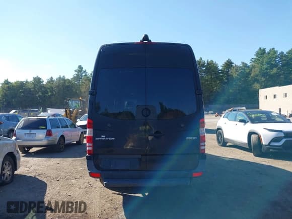 ✅ 2017 Mercedes-Benz Sprinter Cargo Worker • VIN: WD3PE8CD2HP539228 • Лот: 43209909. Опубликован ранее на IAAI с пробегом 231 333 миль. Бесплатный доступ к архиву аукционных продаж из США и подробный отчёт об истории автомобиля на DreamBid. Изображение 16.