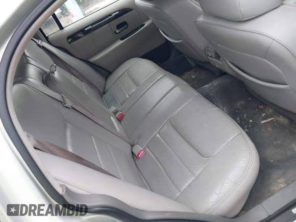 ✅ 1998 Lincoln Town Car Signature • VIN: 1LNFM82WXWY659028 • Lot: 42265774. Listed on IAAI with 164,400 mi. Free auction sales archive from the USA and detailed vehicle history report at DreamBid. Image 8.