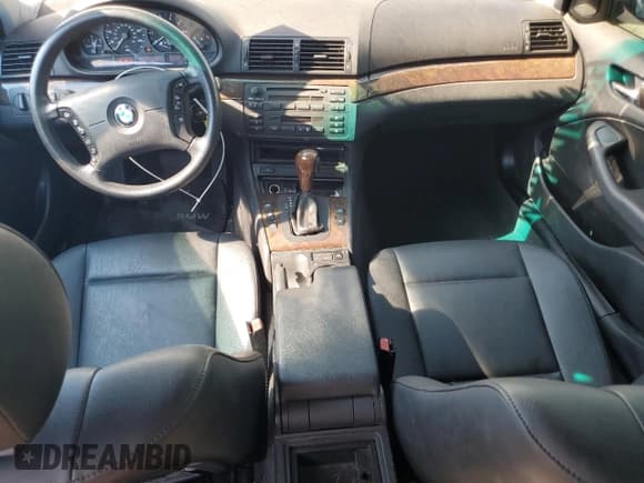 ✅ 2002 BMW 3 Series 325i • VIN: WBAET37402NG80432 • Lot: 62878485. Listed on Copart with 129,232 mi. Free auction sales archive from the USA and detailed vehicle history report at DreamBid. Image 8.