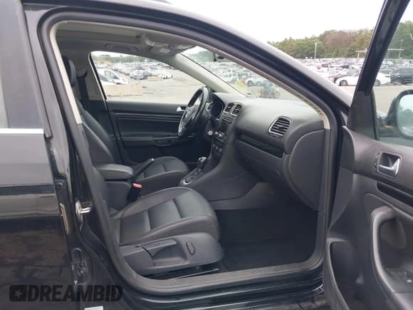 ✅ 2014 Volkswagen Jetta TDI w/Sunroof & Nav • VIN: 3VWPL7AJ9EM609661 • Lot: 42600438. Listed on IAAI with 105,958 mi. Free auction sales archive from the USA and detailed vehicle history report at DreamBid. Image 5.