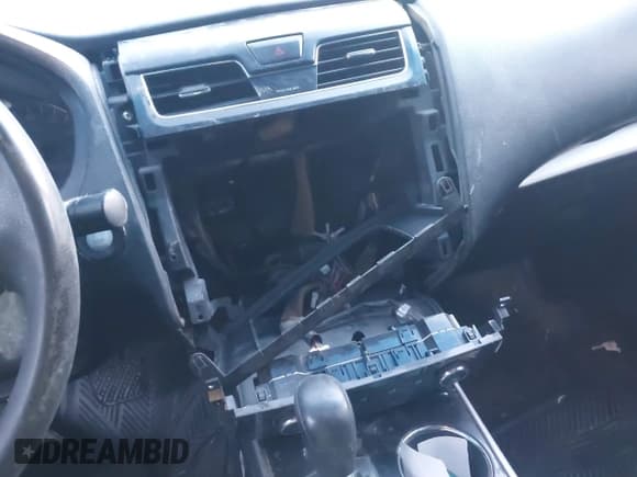 ✅ 2014 Nissan Altima S • VIN: 1N4AL3AP5EC151811 • Лот: 43757979. Опубликован ранее на IAAI с пробегом 239 965 миль. Бесплатный доступ к архиву аукционных продаж из США и подробный отчёт об истории автомобиля на DreamBid. Изображение 6.