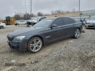 ✅ 2015 BMW 7 Series 740i • VIN: WBAYA6C57FGK16581 • Lot: 93184615. Wystawiony na Copart z przebiegiem 142 100 mil. Bezpłatny archiwum sprzedaży aukcyjnych z USA i szczegółowy raport historii pojazdu na DreamBid. Zdjęcie 1.