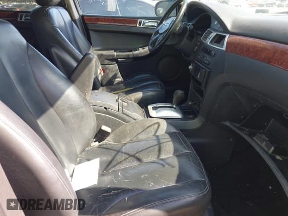 ✅ 2005 Chrysler Pacifica Touring • VIN: 2C4GF68405R671835 • Lot: 42582530. Wystawiony na IAAI z przebiegiem Nie podano. Bezpłatny archiwum sprzedaży aukcyjnych z USA i szczegółowy raport historii pojazdu na DreamBid. Zdjęcie 5.