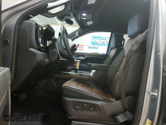 ✅ 2025 Chevrolet Silverado 1500 High Country • VIN: 1GCUKJEL7SZ100275 • Lot: 53939545. Listed on Copart with 8,558 mi. Free auction sales archive from the USA and detailed vehicle history report at DreamBid. Image 7.