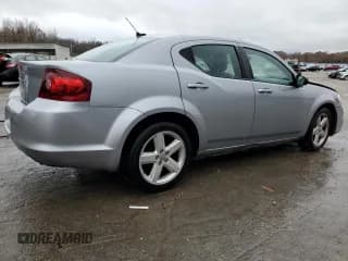 ✅ 2013 Dodge Avenger SE • VIN: 1C3CDZAB2DN625941 • Лот: 84955864. Опубликован ранее на Copart с пробегом 134 862 миль. Бесплатный доступ к архиву аукционных продаж из США и подробный отчёт об истории автомобиля на DreamBid. Изображение 3.