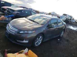 2015 Chevrolet Volt z VIN 1G1RA6E49FU105147, wystawiony jako Copart lot #42126304 z przebiegiem 30 700 mil mil oraz . Historia ofert i sprzedaży dostępna na DreamBid. Obrazek 1.