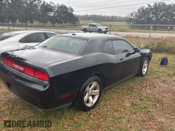 ✅ 2009 Dodge Challenger SE • VIN: 2B3LJ44V89H577103 • Lot: 82010204. Wystawiony na Copart z przebiegiem 172 791 mil. Bezpłatny archiwum sprzedaży aukcyjnych z USA i szczegółowy raport historii pojazdu na DreamBid. Zdjęcie 4.