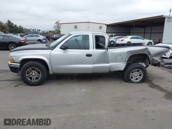 ✅ 2003 Dodge Dakota SLT • VIN: 1D7HL42X83S269082 • Lot: 41890813. Wystawiony na IAAI z przebiegiem Nie podano. Bezpłatny archiwum sprzedaży aukcyjnych z USA i szczegółowy raport historii pojazdu na DreamBid. Zdjęcie 15.