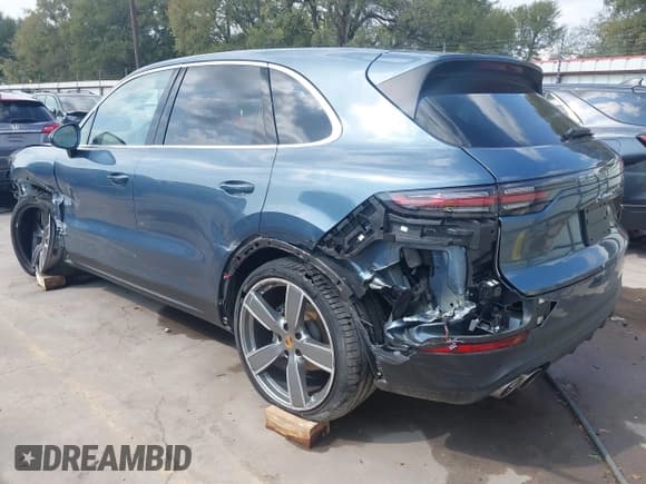 ✅ 2019 Porsche Cayenne S • VIN: WP1AB2AY0KDA65228 • Lot: 43553235. Listed on IAAI with 30,441 mi. Free auction sales archive from the USA and detailed vehicle history report at DreamBid. Image 3.