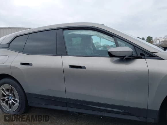 ✅ 2023 BMW iX xDrive50 • VIN: WB523CF01PCM04342 • Lot: 41421326. Wystawiony na IAAI z przebiegiem Nie podano. Bezpłatny archiwum sprzedaży aukcyjnych z USA i szczegółowy raport historii pojazdu na DreamBid. Zdjęcie 13.