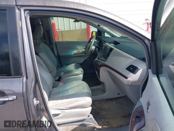 ✅ 2011 Toyota Sienna XLE AAS • VIN: 5TDYK3DC1BS122532 • Lot: 43271960. Listed on IAAI with 229,353 mi. Free auction sales archive from the USA and detailed vehicle history report at DreamBid. Image 5.