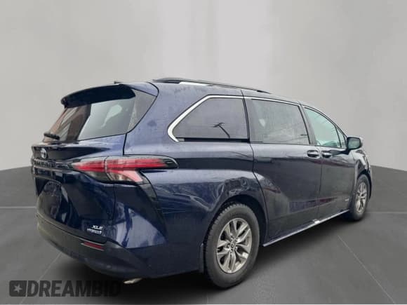 ✅ 2021 Toyota Sienna XLE • VIN: 5TDYRKECXMS068784 • Lot: 52666455. Listed on Copart with 215,072 mi. Free auction sales archive from the USA and detailed vehicle history report at DreamBid. Image 4.