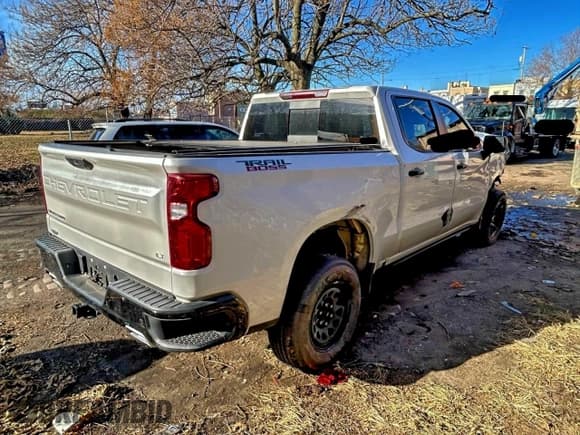✅ 2023 Chevrolet Silverado 1500 LT Trail Boss • VIN: 3GCUDFE85PG328124 • Lot: 97113325. Wystawiony na Copart z przebiegiem Nie podano. Bezpłatny archiwum sprzedaży aukcyjnych z USA i szczegółowy raport historii pojazdu na DreamBid. Zdjęcie 4.