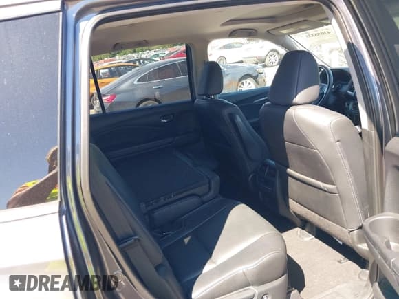 ✅ 2018 Honda Pilot EX-L • VIN: 5FNYF6H54JB063769 • Lot: 43058335. Listed on IAAI with 95,054 mi. Free auction sales archive from the USA and detailed vehicle history report at DreamBid. Image 8.