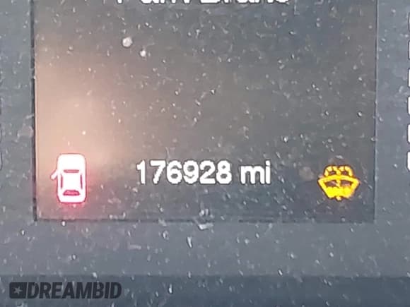 ✅ 2015 Jeep Cherokee Latitude • VIN: 1C4PJMCS3FW615969 • Lot: 43640634. Wystawiony na IAAI z przebiegiem 176 928 mil. Bezpłatny archiwum sprzedaży aukcyjnych z USA i szczegółowy raport historii pojazdu na DreamBid. Zdjęcie 15.