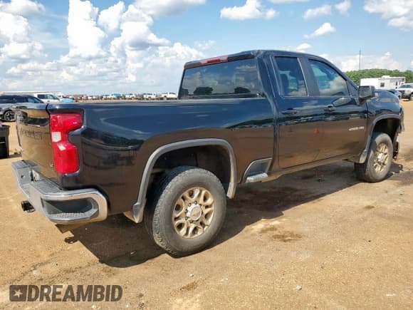 ✅ 2024 Chevrolet Silverado 2500HD LT • VIN: 1GC5YNE78RF135285 • Lot: 68760615. Listed on Copart with 66,721 mi. Free auction sales archive from the USA and detailed vehicle history report at DreamBid. Image 3.