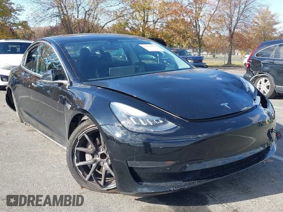 ✅ 2020 Tesla Model 3 Standard Range Plus • VIN: 5YJ3E1EA2LF633689 • Lot: 43514531. Wystawiony na IAAI z przebiegiem 46 690 mil. Bezpłatny archiwum sprzedaży aukcyjnych z USA i szczegółowy raport historii pojazdu na DreamBid. Zdjęcie 1.