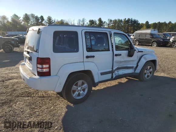 ✅ 2011 Jeep Liberty Sport • VIN: 1J4PN2GK8BW581566 • Lot: 82517905. Wystawiony na Copart z przebiegiem 56 626 mil. Bezpłatny archiwum sprzedaży aukcyjnych z USA i szczegółowy raport historii pojazdu na DreamBid. Zdjęcie 3.