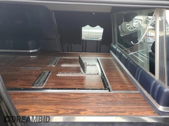 ✅ 1998 Cadillac DeVille Limousine • VIN: 1GEEH90Y8WU500683 • Lot: 56631524. Listed on Copart with 100,948 mi. Free auction sales archive from the USA and detailed vehicle history report at DreamBid. Image 10.