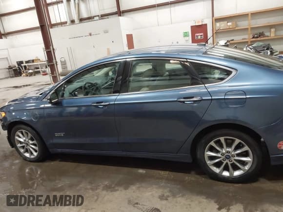✅ 2018 Ford Fusion Titanium • VIN: 3FA6P0SU1JR246391 • Лот: 42151818. Опубликован ранее на IAAI с пробегом 77 742 миль. Бесплатный доступ к архиву аукционных продаж из США и подробный отчёт об истории автомобиля на DreamBid. Изображение 15.