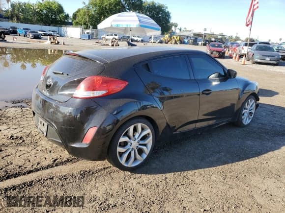 ✅ 2013 Hyundai Veloster w/Black Int • VIN: KMHTC6AD2DU172856 • Lot: 48562135. Wystawiony na Copart z przebiegiem 74 085 mil. Bezpłatny archiwum sprzedaży aukcyjnych z USA i szczegółowy raport historii pojazdu na DreamBid. Zdjęcie 3.