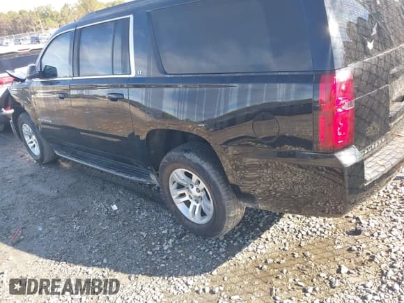 ✅ 2017 Chevrolet Suburban LT • VIN: 1GNSKHKCXHR134666 • Lot: 41205556. Wystawiony na IAAI z przebiegiem 160 064 mil. Bezpłatny archiwum sprzedaży aukcyjnych z USA i szczegółowy raport historii pojazdu na DreamBid. Zdjęcie 3.