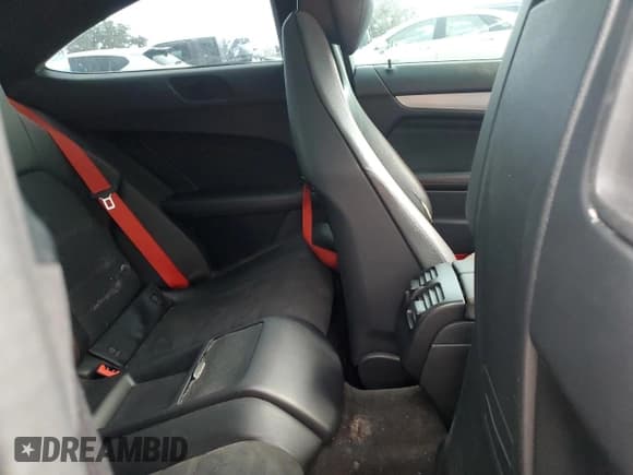 ✅ 2014 Mercedes-Benz C 250 • VIN: WDDGJ4HB3EG272636 • Lot: 84961295. Wystawiony na Copart z przebiegiem Nie podano. Bezpłatny archiwum sprzedaży aukcyjnych z USA i szczegółowy raport historii pojazdu na DreamBid. Zdjęcie 10.