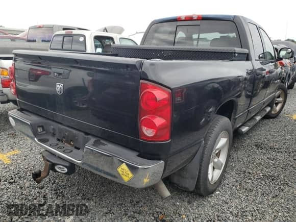 2007 Dodge 1500 SLT z VIN 1D7HA18237J542439, wystawiony jako Copart lot #74992654 z przebiegiem 84 487 mil mil oraz Szkoda całkowita • Salvage title. Historia ofert i sprzedaży dostępna na DreamBid. Obrazek 3.