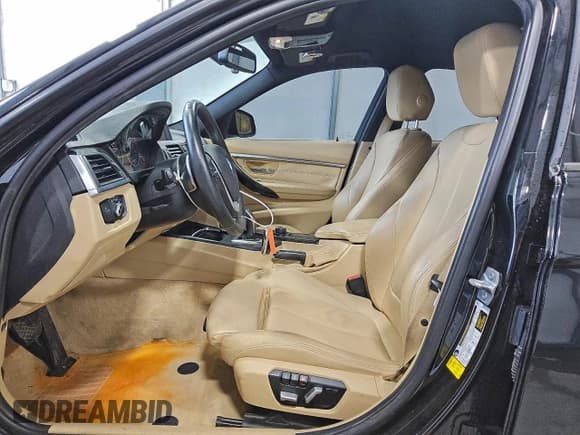 ✅ 2016 BMW 3 Series 328i • VIN: WBA8E9G54GNT43852 • Lot: 93450285. Wystawiony na Copart z przebiegiem 162 091 mil. Bezpłatny archiwum sprzedaży aukcyjnych z USA i szczegółowy raport historii pojazdu na DreamBid. Zdjęcie 7.