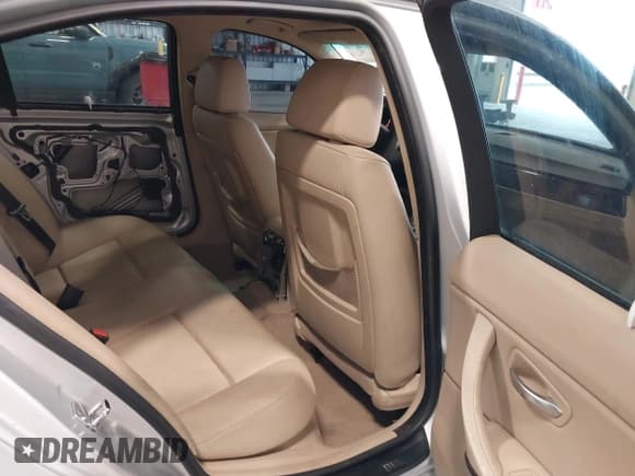 ✅ 2006 BMW 3 Series 325i • VIN: WBAVB17566NK33798 • Лот: 42425997. Опубликован ранее на IAAI с пробегом 210 994 миль. Бесплатный доступ к архиву аукционных продаж из США и подробный отчёт об истории автомобиля на DreamBid. Изображение 8.