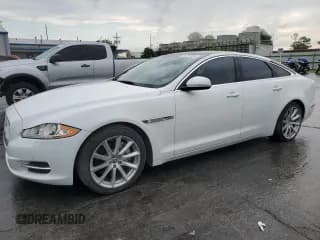 ✅ 2013 Jaguar XJ • VIN: SAJWJ1CD1D8V50182 • Lot: 68729285. Wystawiony na Copart z przebiegiem 98 215 mil. Bezpłatny archiwum sprzedaży aukcyjnych z USA i szczegółowy raport historii pojazdu na DreamBid. Zdjęcie 1.