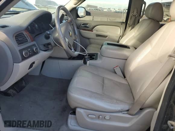 2012 Chevrolet Suburban LT z VIN 1GNSKJE76CR281274, wystawiony jako Copart lot #84215105 z przebiegiem 158 722 mil mil oraz Czysty tytuł • Clean title. Historia ofert i sprzedaży dostępna na DreamBid. Obrazek 7.